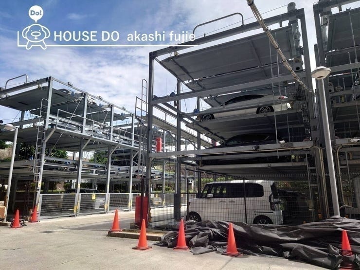 マンション駐車場です。空き状況は契約前にご確認ください。