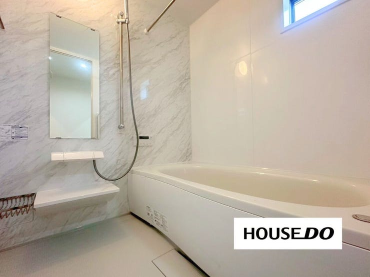 窓があり、自然換気ができます◎心地良い陽が入って来ますので、明るい時間にお風呂に入るのも癒されそうです。