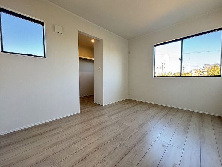 大容量の収納スペース、ウォークinクローゼットがついているので、お部屋がすっきり片付けられますね♪