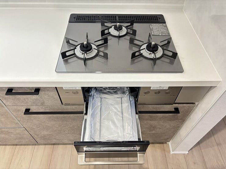 お料理好きに嬉しい三口ガスコンロ♪