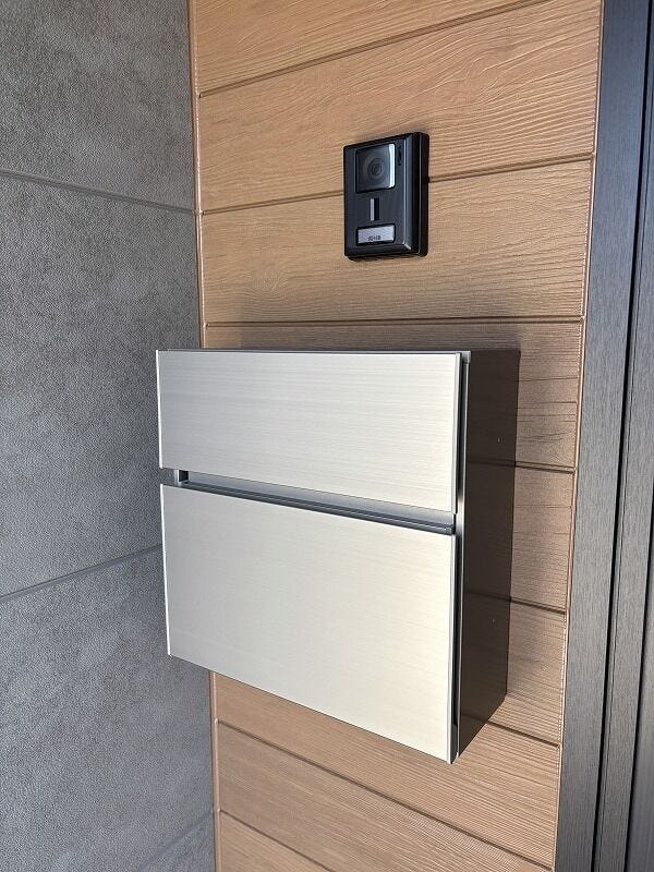 カメラ付きインターホンと郵便受け♪