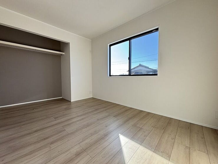シンプルに作られた洋室は、自分好みのインテリアでコーディネイトし癒しの空間作りに最適です♪