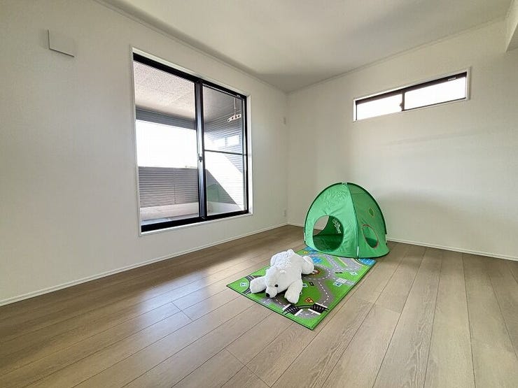 大きな窓によりお部屋をさらに広く・明るく・開放的に感じられます!