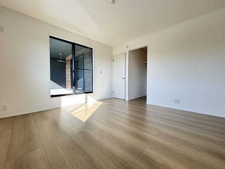 シンプルに作られた洋室は、自分好みのインテリアでコーディネイトし癒しの空間作りに最適です♪