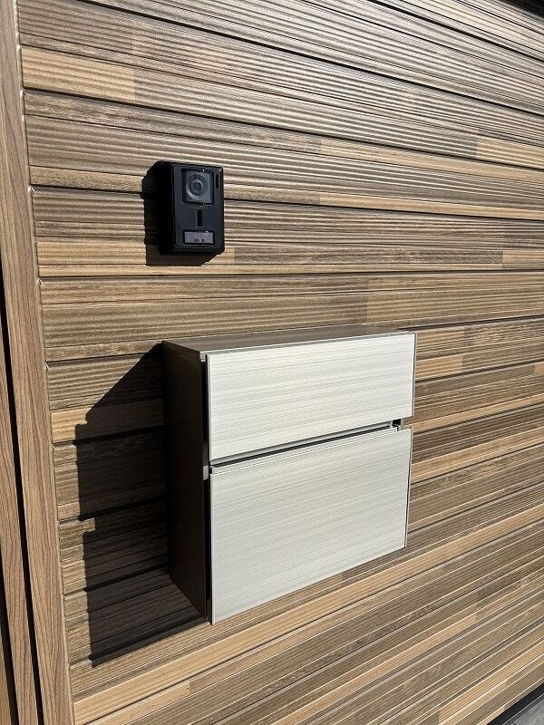 カメラ付きインターホンと郵便受け♪