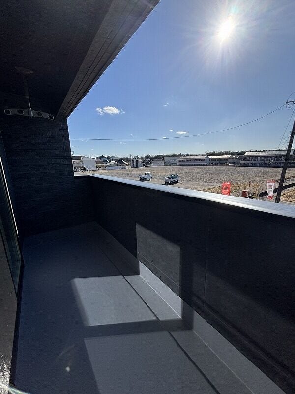 南向きのバルコニー♪太陽の光いっぱい浴びた洗濯物が気持ちがいいですね。