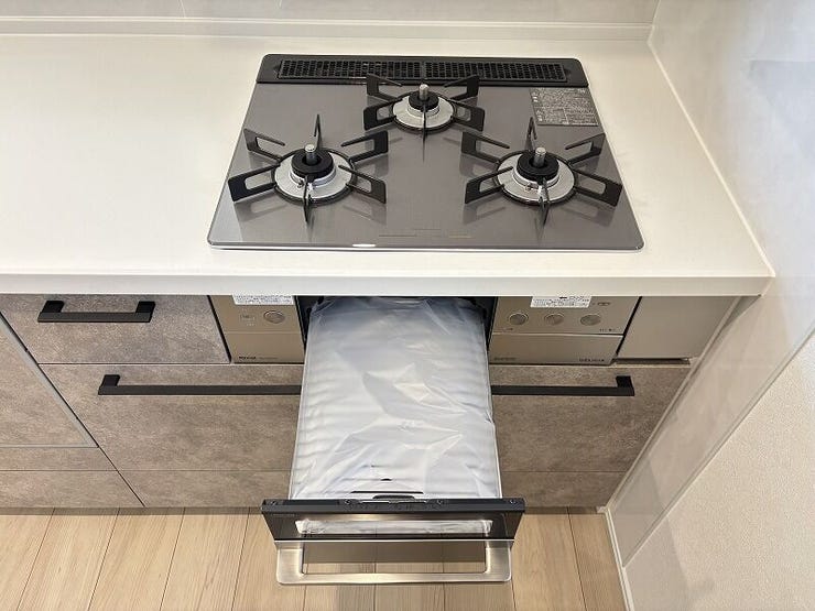 お料理好きに嬉しい三口ガスコンロ♪