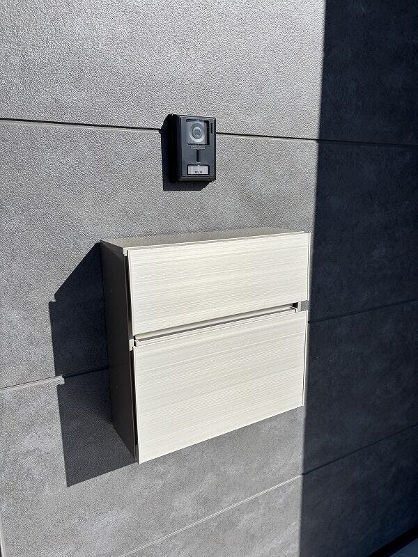 カメラ付きインターホンと郵便受け♪