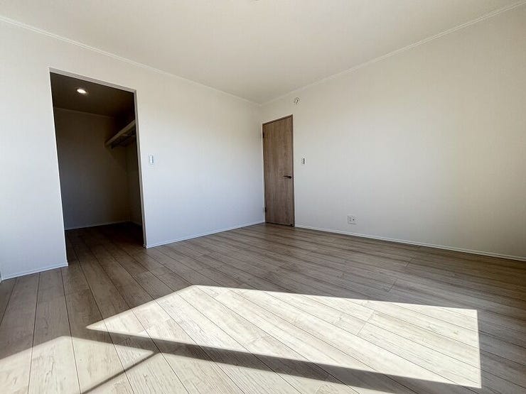 家族一人ひとりの大切なプライベート空間。趣味に合わせて使って頂けるようシンプル仕様に仕上げてあります♪