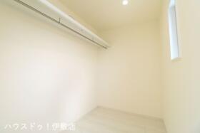 【建築プラン例…みなみの家　ウォークインクローゼット】
【建物価格…1680万】
【建物（延床）面積…87.77㎡】