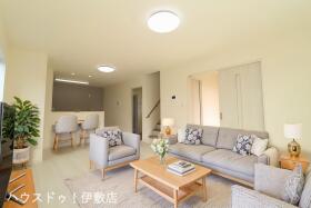 【建築プラン例…みなみの家　リビング】
【建物価格…1680万】
【建物（延床）面積…87.77㎡】
※イメージにつき、家具、家電は価格に含まれません