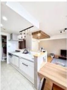 白を基調とした食洗機付のカウンターキッチン♪家事動線もスムーズです♪