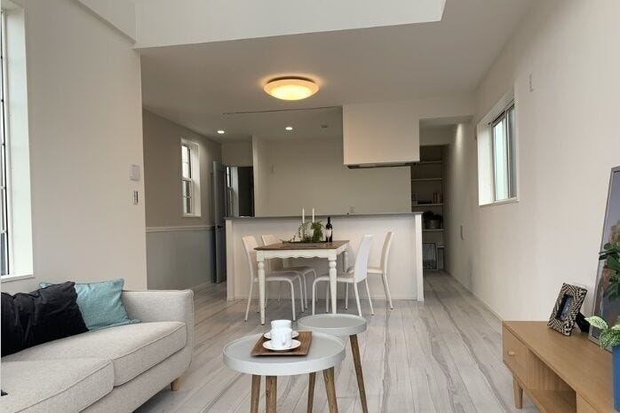 施工例 広いリビングは家具選びも楽しみですね