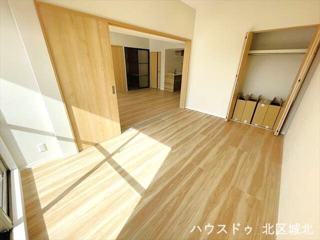 ハンガーパイプや枕棚があらかじめついているので、サッと片づける事が出来ます!