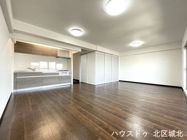内装やディスプレイを自分たちらしくこだわれば、
リビングが家族の愛着のある空間になりますね。