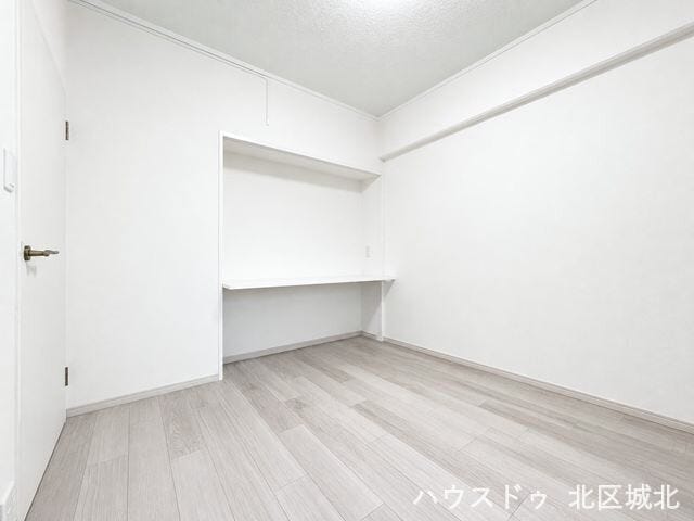 【5.2畳洋室】
ラックや棚などを設置して、
片付ける作業が自然な生活の中に溶け込む習慣になれば嬉しいですね。