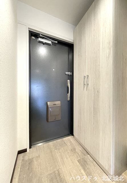 たっぷり収納できるシューズボックス完備。
いつでもスッキリ片付く玄関スペースです。