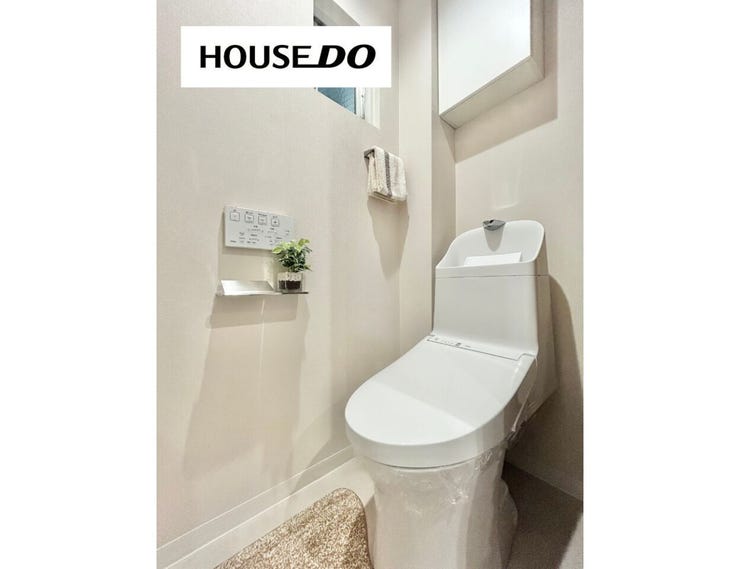 棚付きのトイレで、生活感を隠せます◎