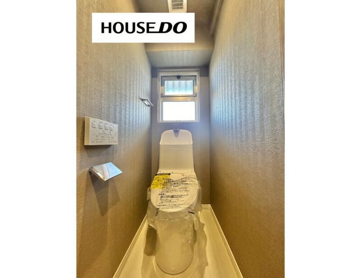 温水洗浄便座◎窓があり自然換気が出来ます♪