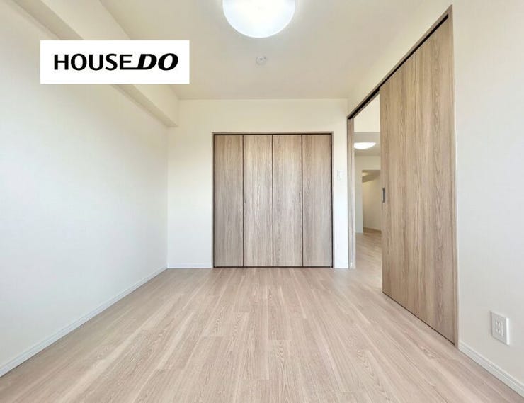 大容量クローゼット付きの洋室!寝室としてもお使いいただけます。