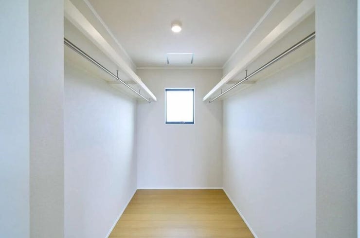 ウォーキングクローゼットつき!大容量の収納スペース。