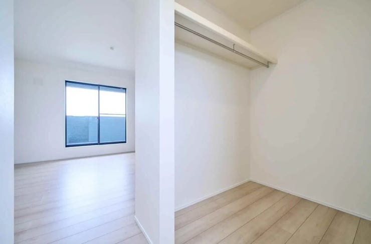 ウォーキングクローゼットつき!大容量の収納スペース。