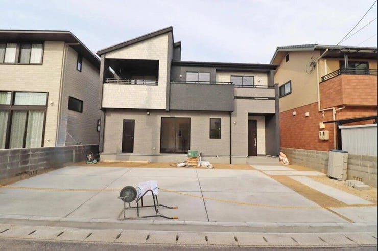 【外観】
◆オール電化!
◆駐車スペース3台並列可!(車種による)
◆2階全室南向き♪