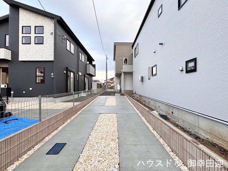 ■□■車と趣味の幅が広がる場所■□■単なる駐車スペースではない、洗車やタイヤ交換、DIYにも使える多目的な屋外スペースです。