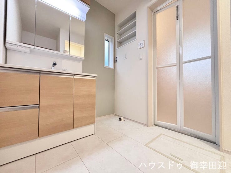 ■□■清々しいリフレッシュ空間■□■自分を磨き、気持ちを切り替える。心地よい光が差し込むプライベートスペース。