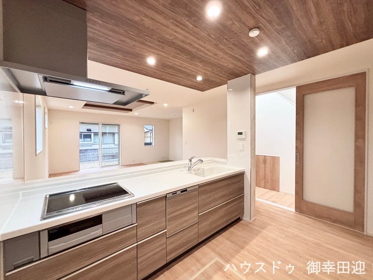 ■□■家族の「美味しい」が集まる、喜びを生み出す舞台■□■高い機能性と美しいデザインを両立。料理する人も、待つ人も、笑顔になれる場所です。