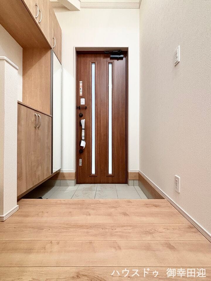 ■□■「ただいま」の安堵をくれる場所■□■訪れる人を迎え入れ、帰るたびにホッと一息つける、明るく機能的なエントランス。