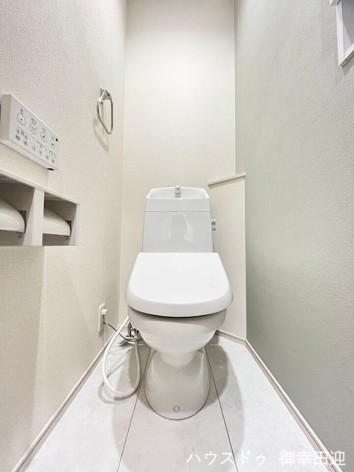 ■□■安らぎのひとときを提供する場所■□■清潔さと静けさを両立した空間。心落ち着くひとときを過ごせる、プライベートなレストルームです。