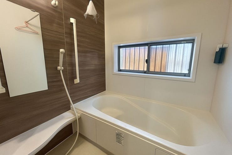 清潔感と安らぎのあるカラーで統一。一日の疲れをリフレッシュしてください♪
【※画像はAI加工により荷物等を消去しています。】