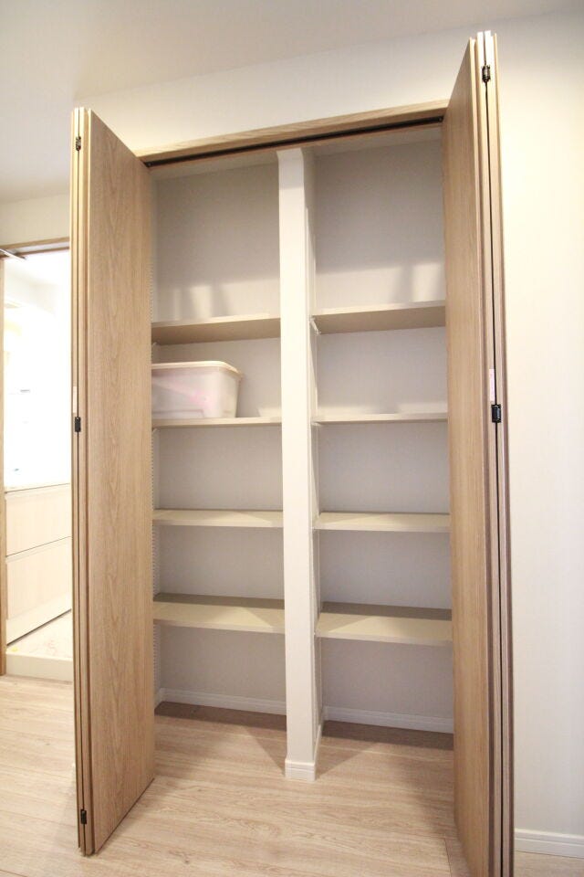 お掃除用品や日用品の収納に大変便利です。