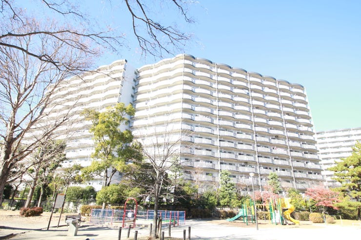 【外観】
陽当り・通風に優れた魅力的で快適さを追求したマンションです。