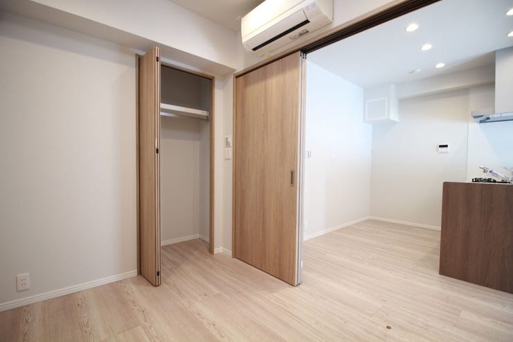 しっかりと収納スペースもある居室部分はちょうどよい広さです。