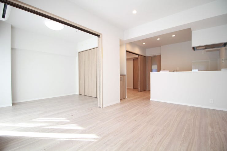 リビングに隣接するお部屋の扉を開放して繋げて使えば広いリビングダイニングになります。家族との時間、自分の時間共に大切にできる空間がここにあります。