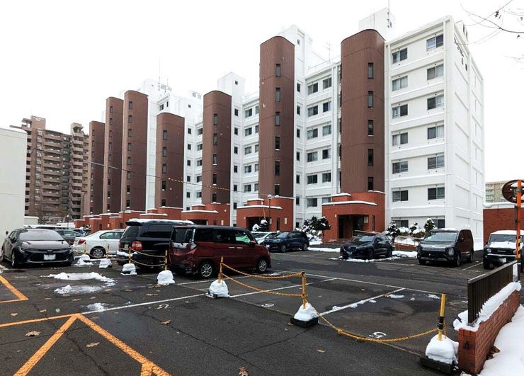 【外観】
【外観写真】
〇駐車場(敷地内空き有り)
〇ペット飼育相談可能
〇トランクルーム有