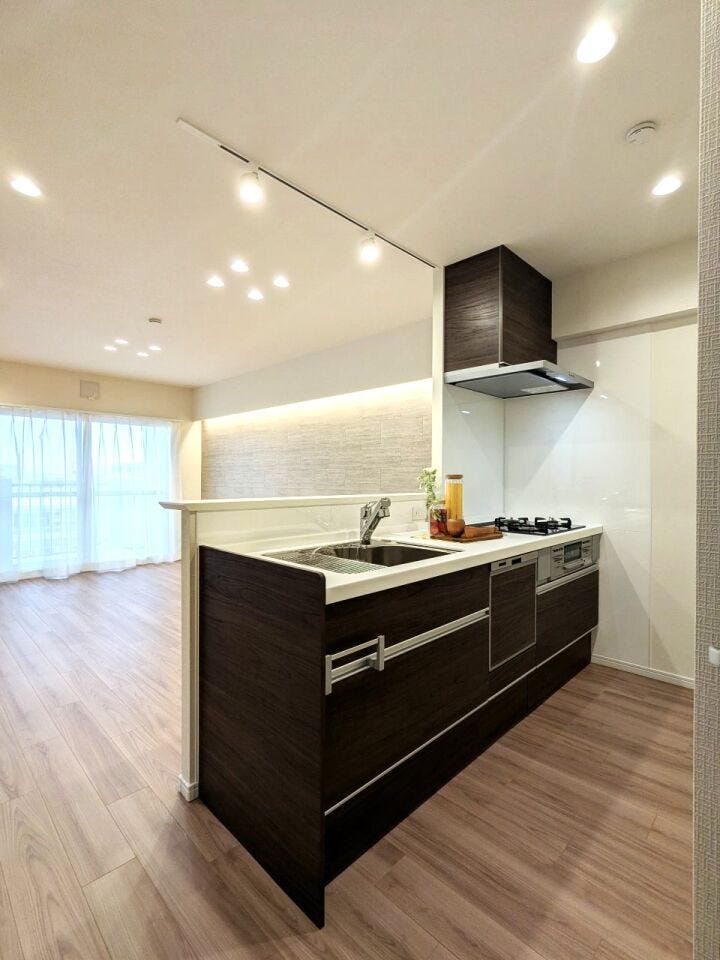 【キッチン】
新しいキッチンで料理を楽しむことができ、後片付けは食洗器が手伝ってくれます(^^♪