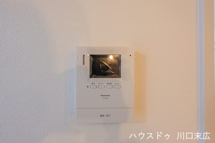 訪問者の顔を確認できるTVモニター付きインターホン。セキュリティ面での安心感を高め、快適な暮らしをサポートします。