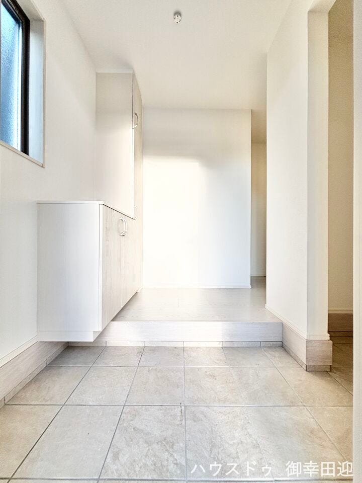 ■□■「しまう」が叶える、美しい玄関■□■大容量のシューズボックスがあることでいつも整理された、気持ちの良い「家の顔」を保てます。