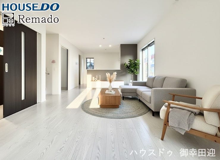 【リビング】
■□■家族の笑顔が集う、安らぎとくつろぎの中心地■□■お気に入りの家具を迎え、窓からは心地の良い光が差し込みます。※CGで家具を配置しています。