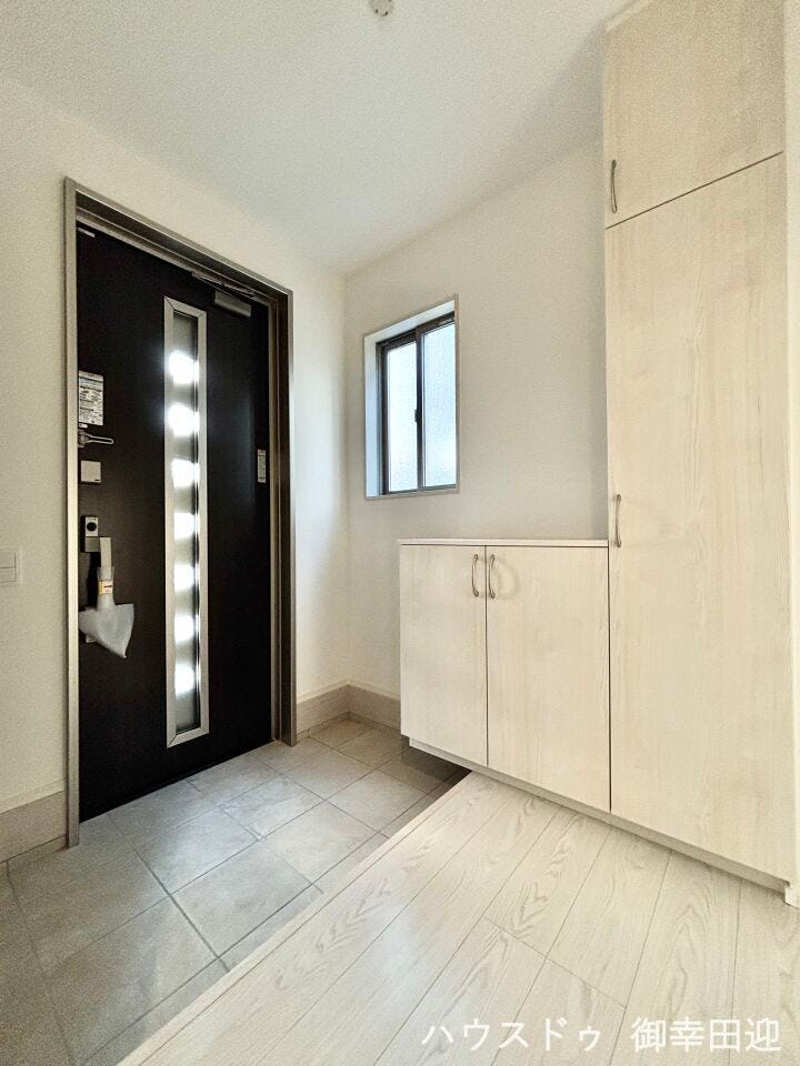 ■□■「ただいま」の安堵をくれる場所■□■訪れる人を迎え入れ、帰るたびにホッと一息つける、明るく機能的なエントランス。