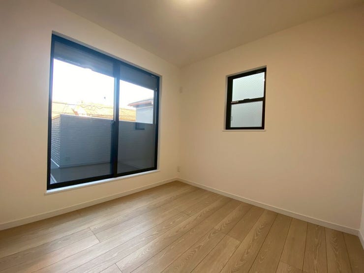 別角度より
バルコニーに面しており、明るい陽が入ります