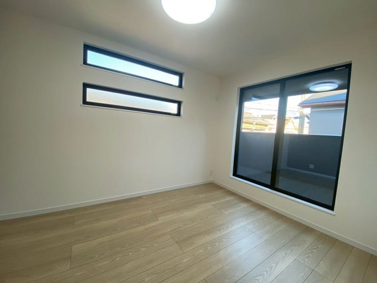 別角度より
やわらかな光が差し込みます♪