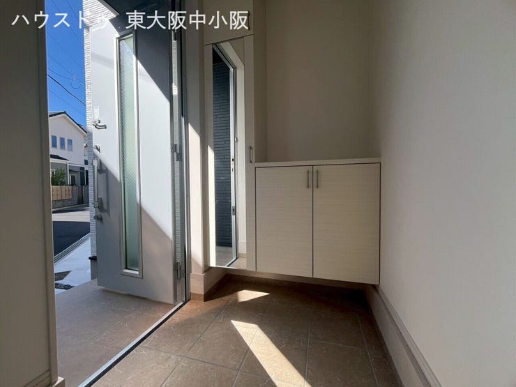 玄関口広めで荷物もラクラク入れられる!
