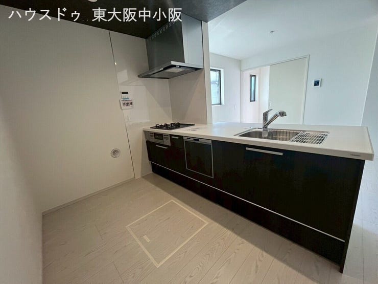 リビングの見渡せるフラットなキッチン
食洗器付きで毎日の家事のサポートに♪