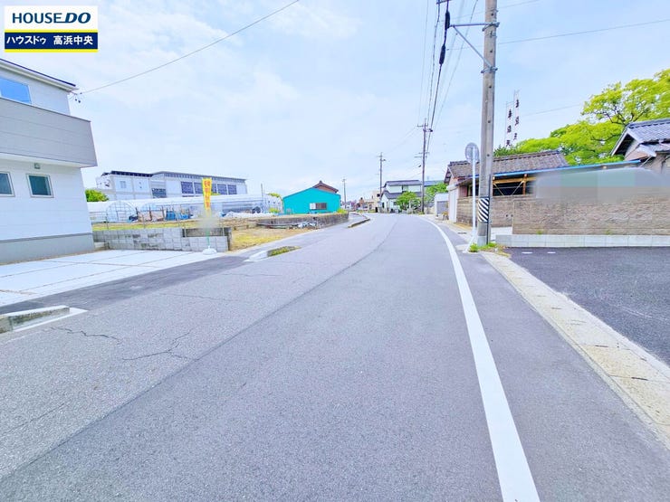 間口・前面道路ともに十分な幅があり駐車も楽々♪
ゆったり広々、並列駐車2台可能です!