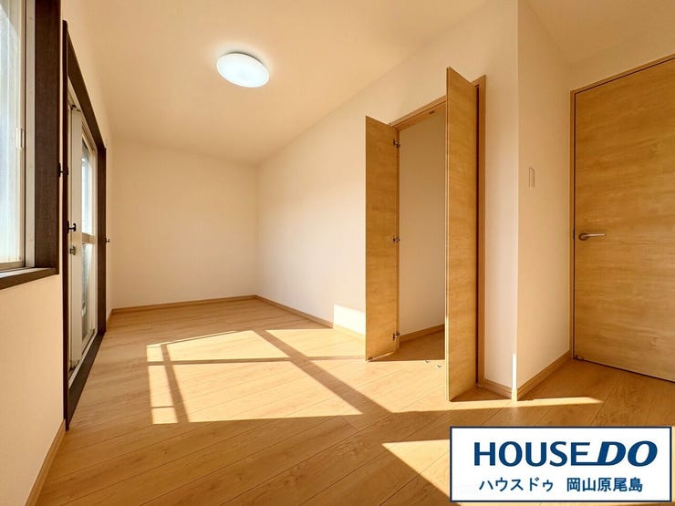 シンプルで無駄のないデザインの洋室です。ご家族一人ひとり、お好みの空間を作れます!