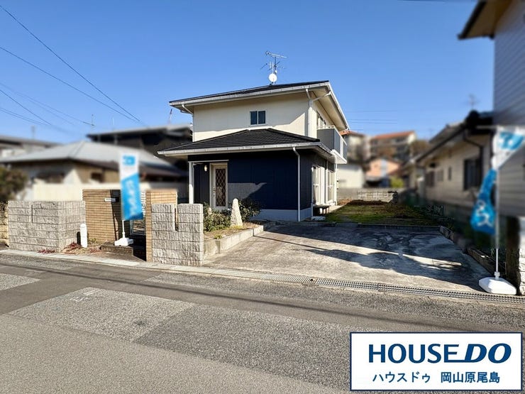 駐車は敷地南西側に、並列で2台可能となっております。